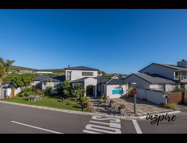 3 BEDROOM HOUSE TO LET IN DIAZ BEACH